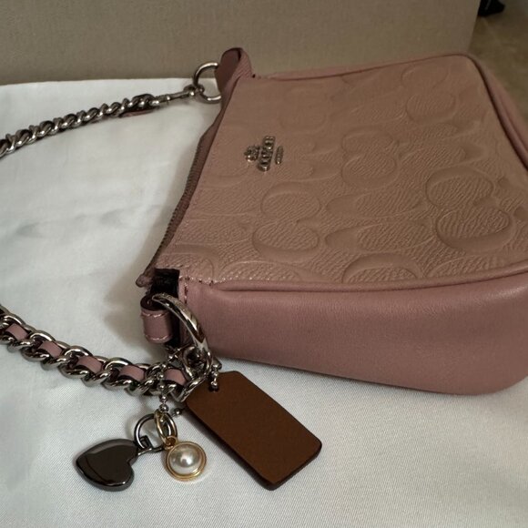 Coach Signature Debossed LG Wristlet with Chain BLUSH MINT #F22698 Never used - Picture 8 of 15